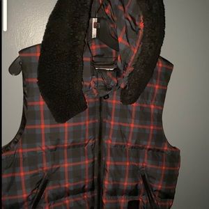 🏷️ NWT Coach Riley Plaid Puffer Hooded Vest
F56287 Navy Blue Red Large Down